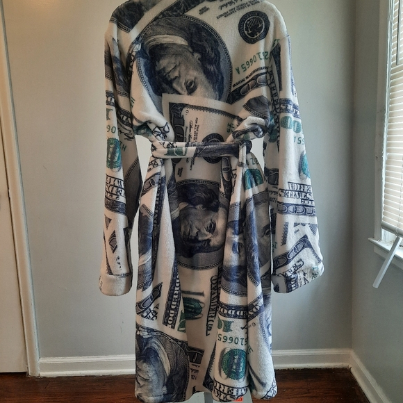 Plush Money Robe - Picture 2 of 5